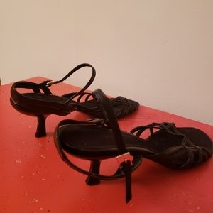 NWOT Strappy kitten heel sandals